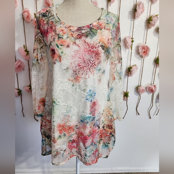CAL Style Tunic floral lace blouse - Picture 6 of 6
